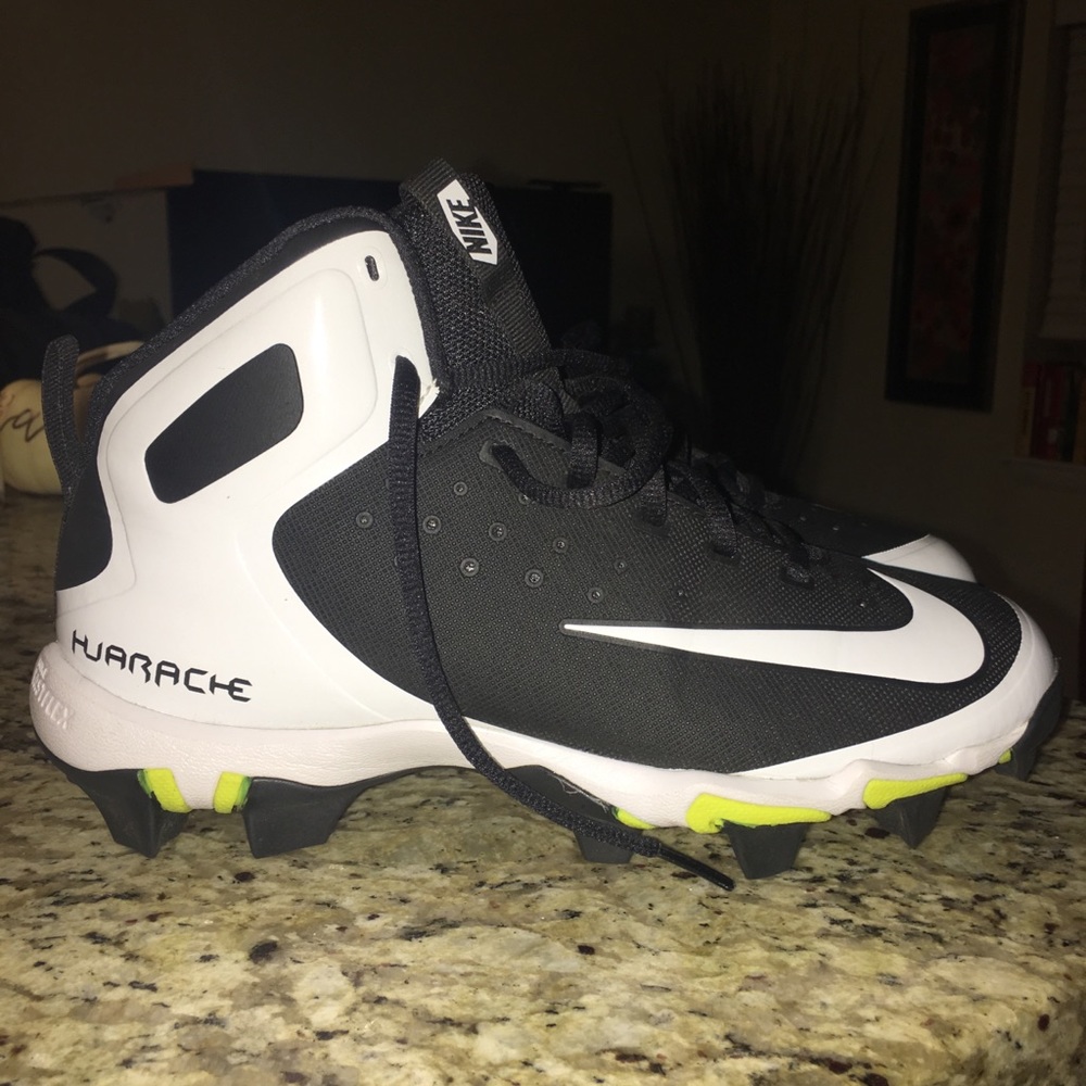 Nike Boys Cleats... only worn once!